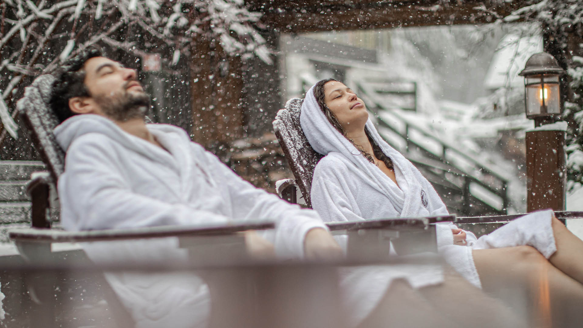 Couple relaxing at Spa Scaninave when its snowingjpg
