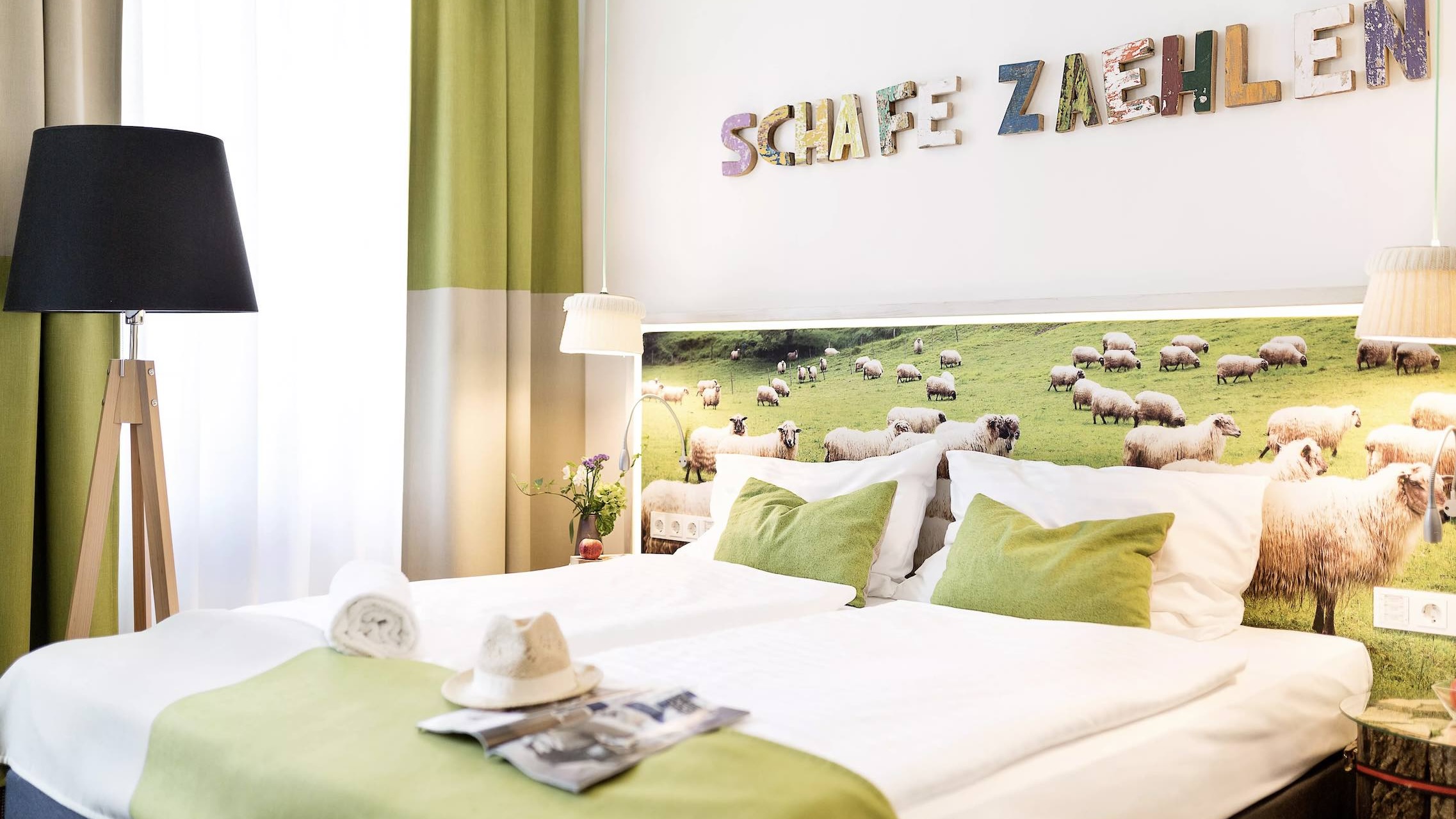 Green and white bedding at Boutiquehotel Stadthalle